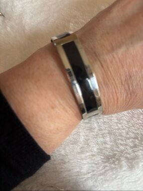 Sleek Silver tone Bracelet with Black & brown/black Inlay